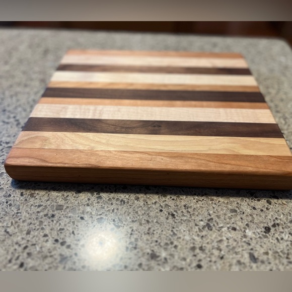 👉🏼 Handmade Cutting Board - Picture 3 of 4